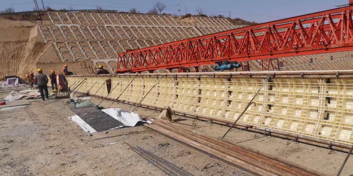 甘肅路橋-鼎駿塑業防撞墻防撞護欄塑鋼模板合作案例